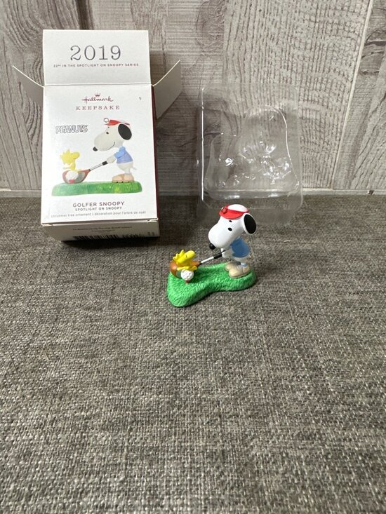 Hallmark Keepsake 2019 Golfer Snoopy Ornament Peanuts Series With Box - Picture 1 of 8